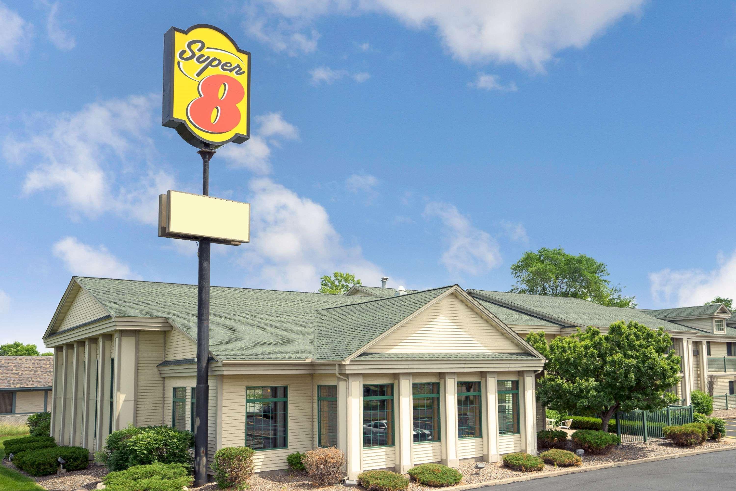 Hotel Super 8 By Wyndham Hudson Esterno foto
